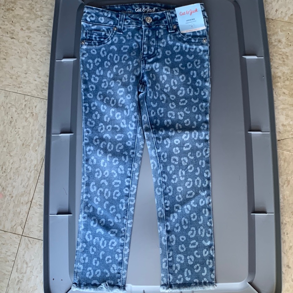Cat & Jack Jeggings, size 5 in girls, brand new with tags.